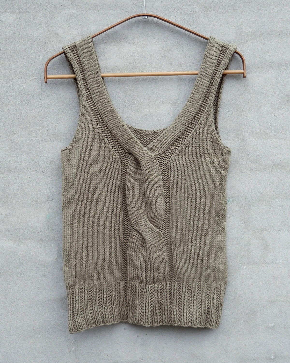 Twisted V-top