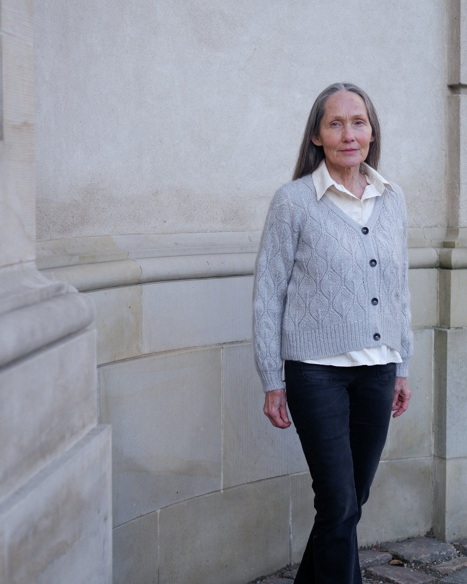 Olive Cardigan V-kaula-aukko