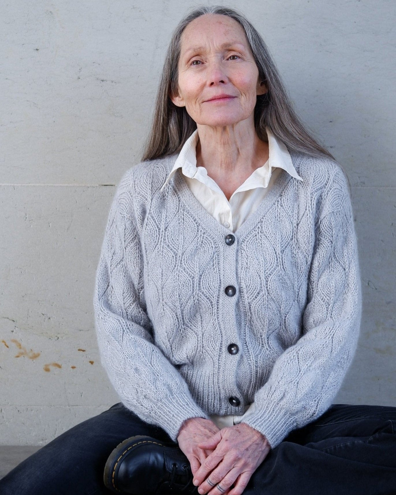 Olive Cardigan V-kaula-aukko