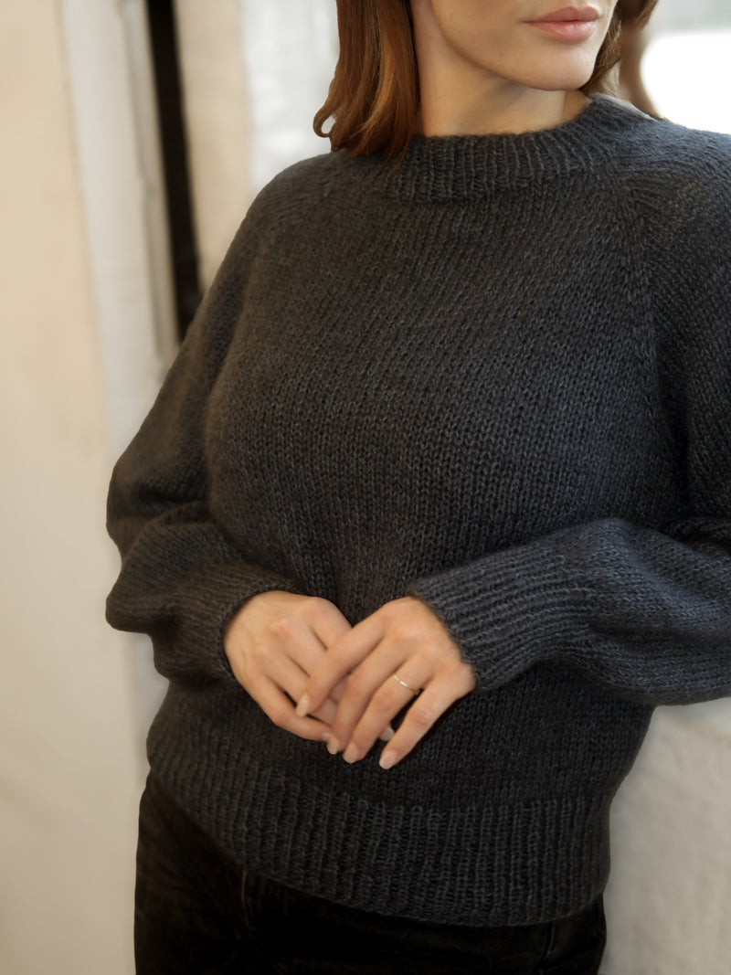 Simple and Simple Sweater