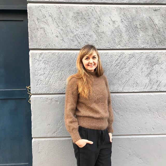 Simple and Simple Sweater