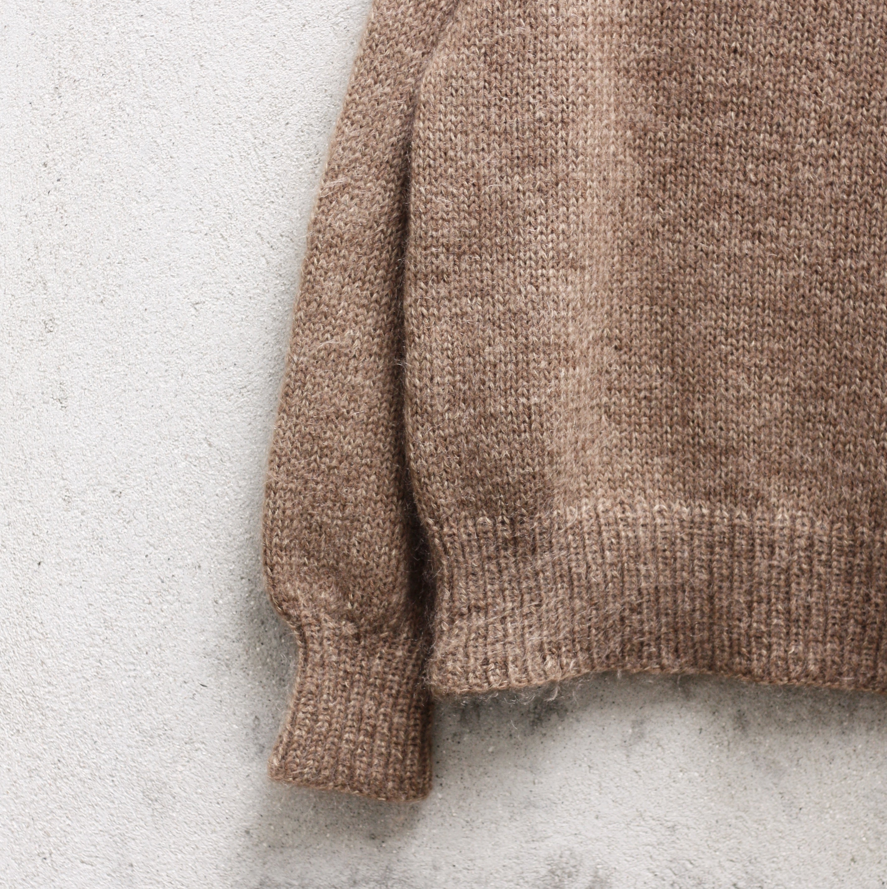 Simple and Simple Sweater<br>