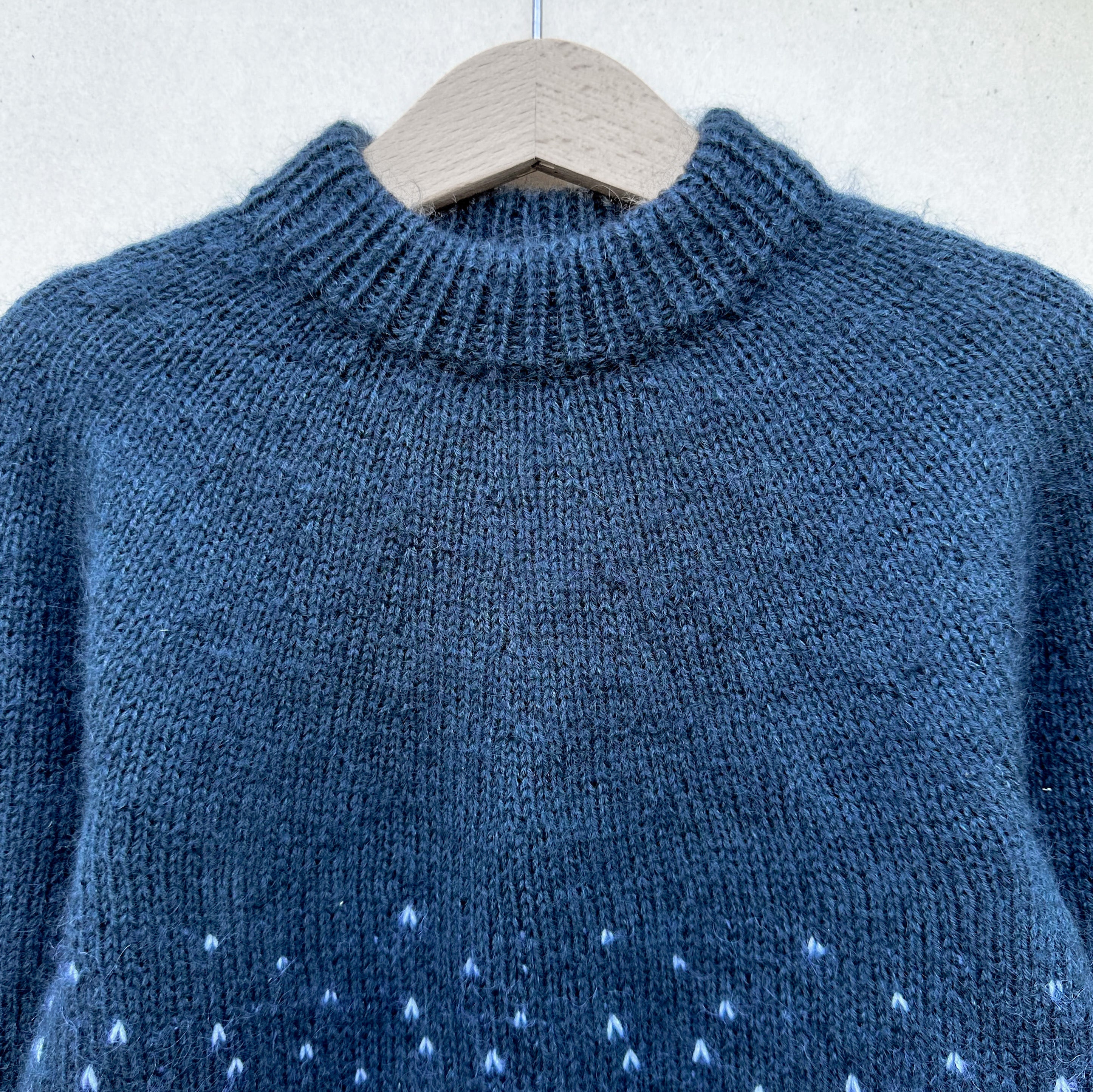 Snow Sweater - Barn
